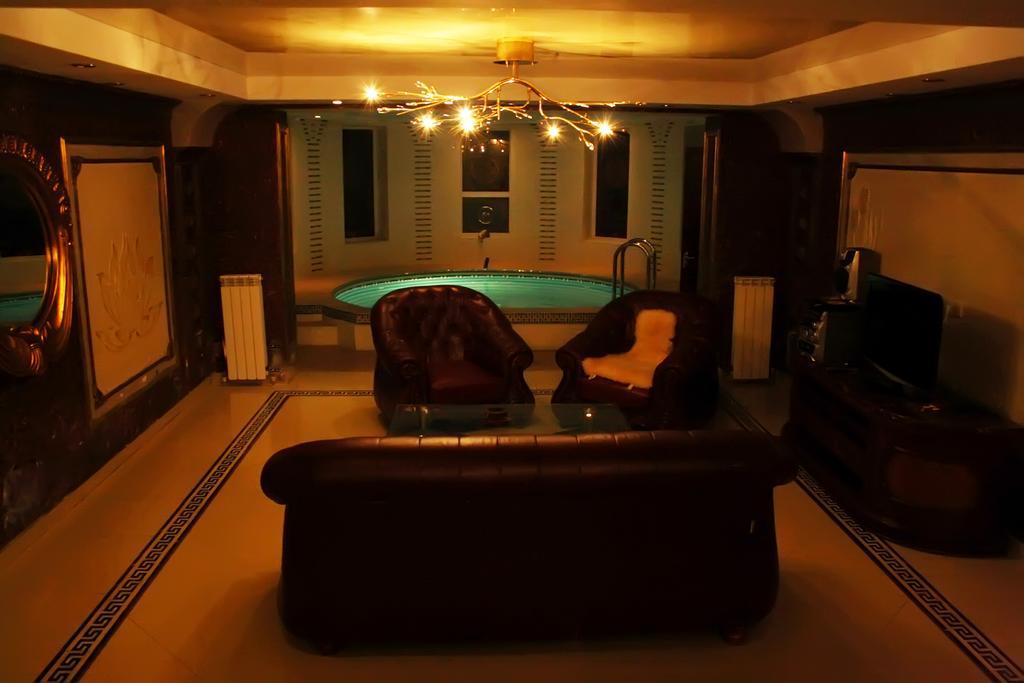 Hotel Ezio คีชีเนา ภายนอก รูปภาพ