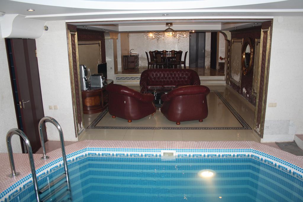 Hotel Ezio คีชีเนา ภายนอก รูปภาพ