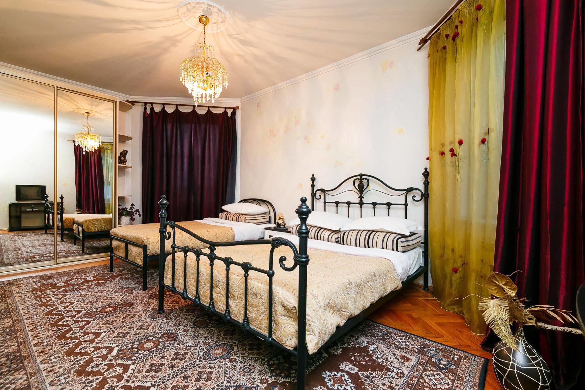Hotel Ezio คีชีเนา ภายนอก รูปภาพ