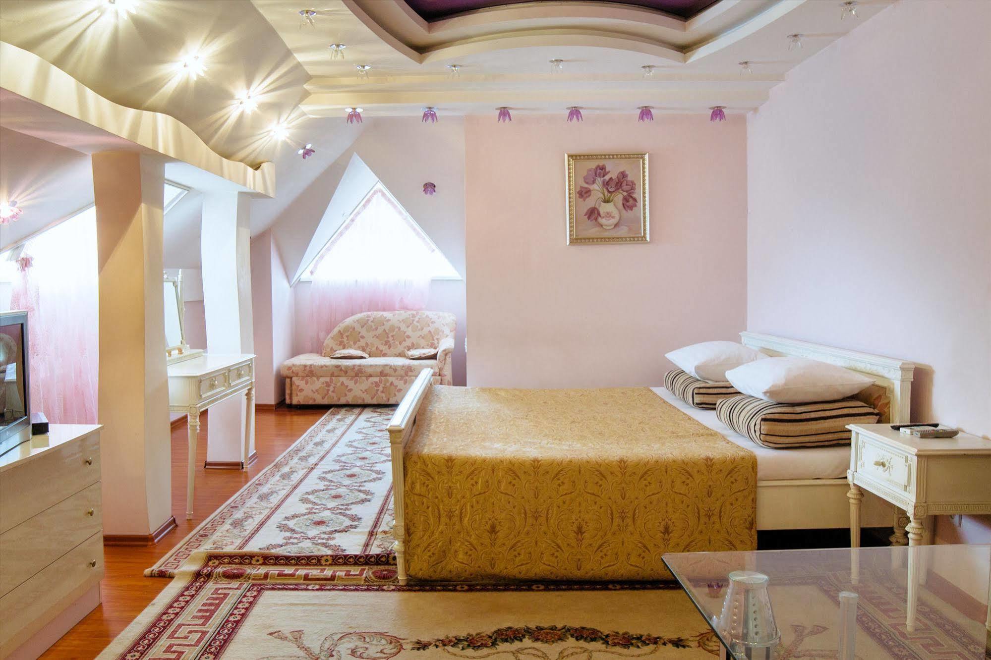 Hotel Ezio Codru ภายนอก รูปภาพ