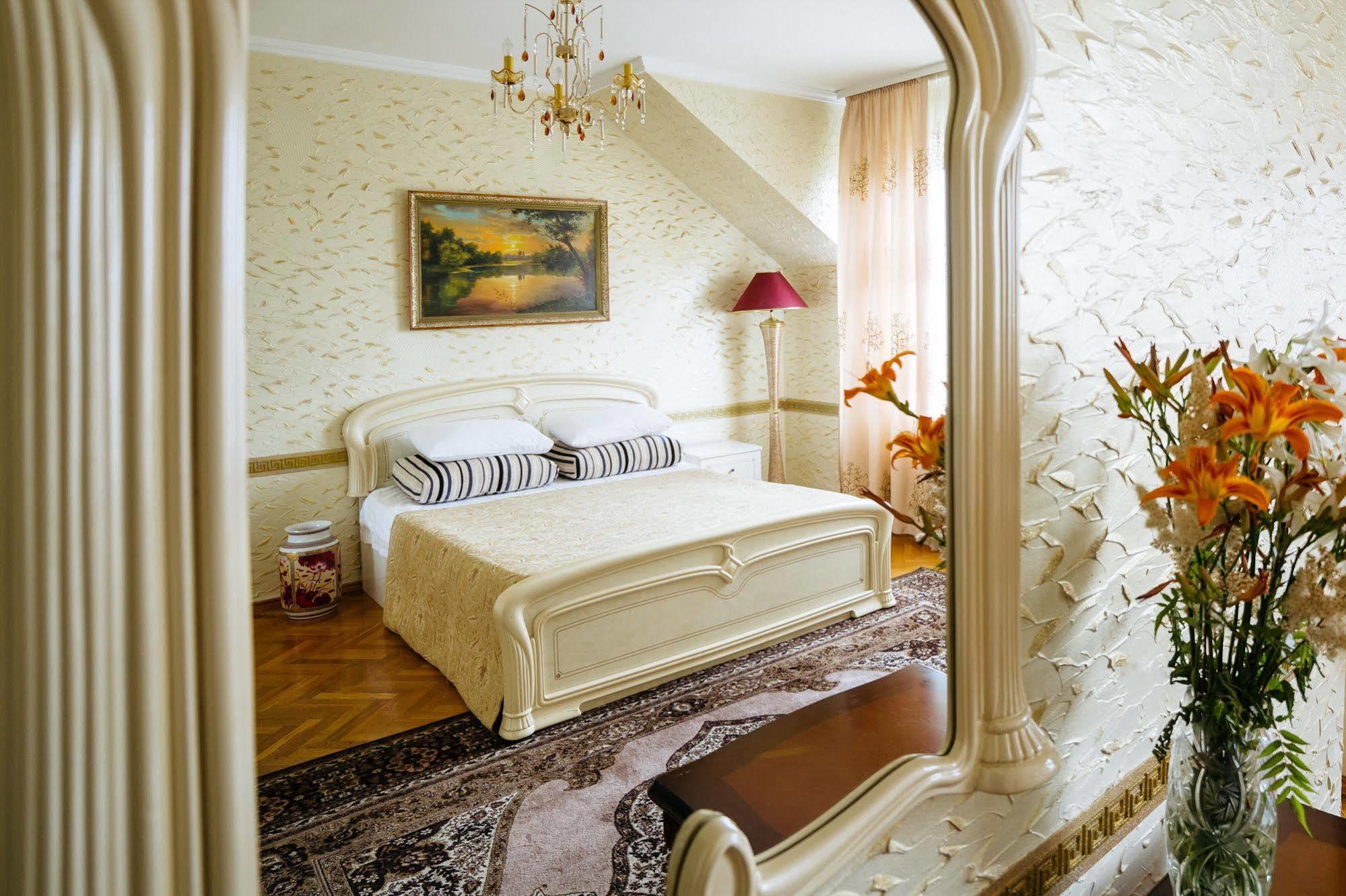 Hotel Ezio คีชีเนา ภายนอก รูปภาพ