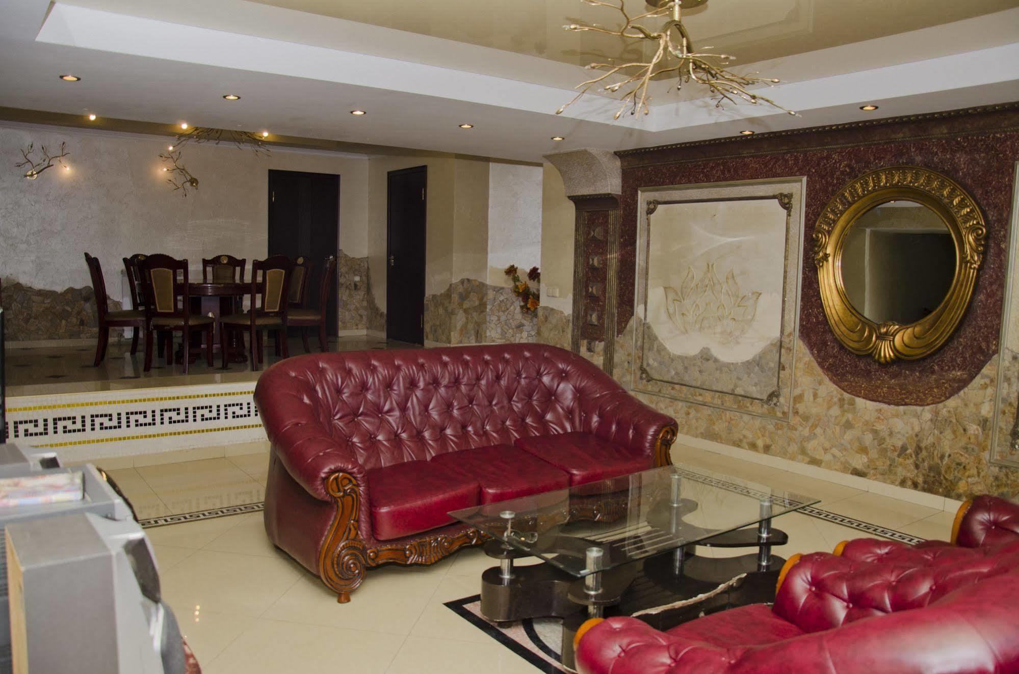 Hotel Ezio คีชีเนา ภายนอก รูปภาพ